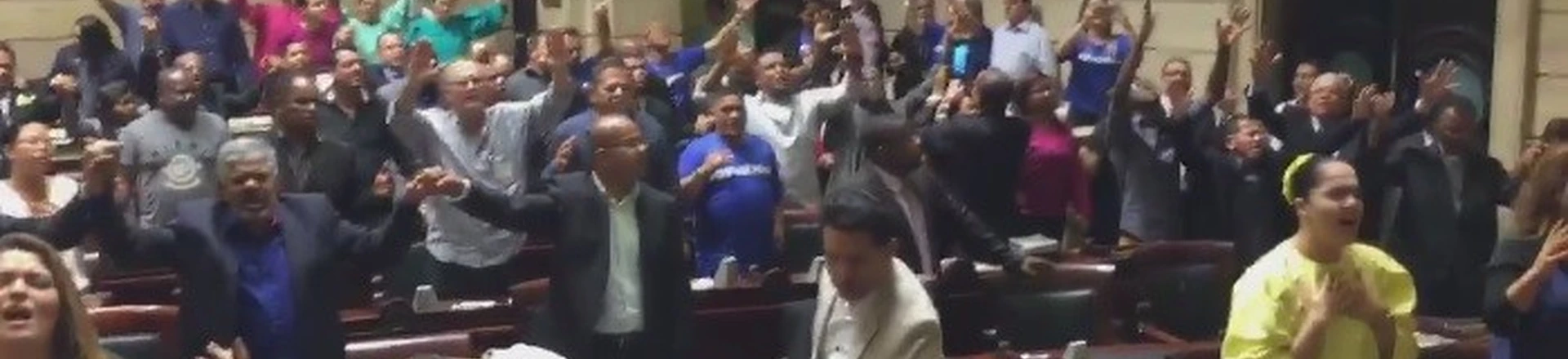 An evangelical prayer service was held in the chambers of the Rio de Janeiro City Council on September 29, led by a bishop of the Universal Church of the Kingdom of God who is also an elected city council member. An evangelical prayer service was held in the chambers of the Rio de Janeiro City Council on September 29, led by a bishop of the Universal Church of the Kingdom of God who is also an elected city council member.