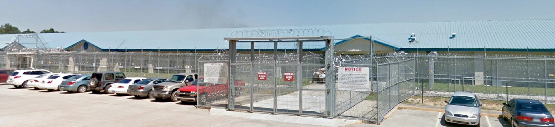 O Centro de Processamento do ICE em Pine Prairie, Louisiana, em 2019. O Centro de Processamento do ICE em Pine Prairie, Louisiana, em 2019.